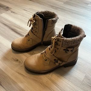 Cliffs by White Mountain booties. Size 8